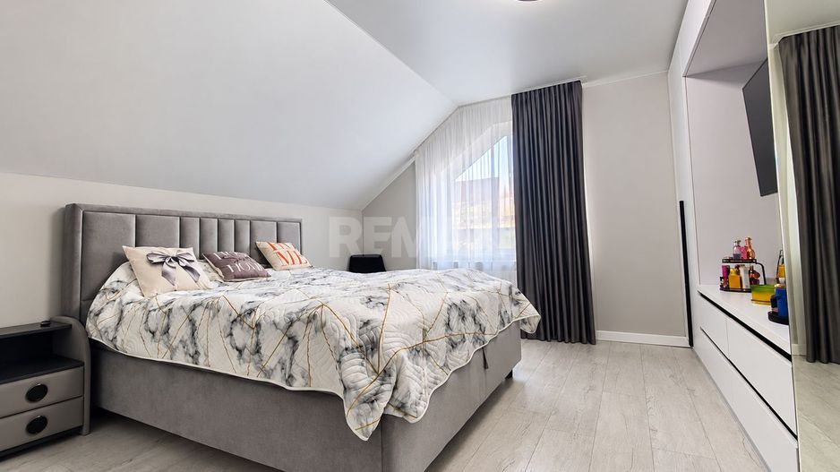 CASĂ TIP DUPLEX ÎN SÎNGERA | 220 m² | 4 DORMITOARE | 6 ARI - Poză 11