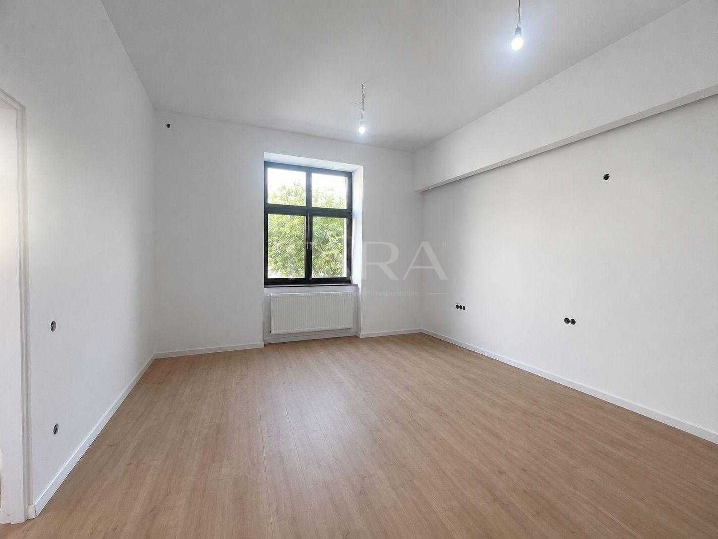 Apartament cu 3 camere, 65 mp, 2 băi, boxă. - Poză 1