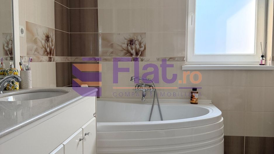 Casă spațioasă și elegantă cu teren  – Sânpetru - Poză 28
