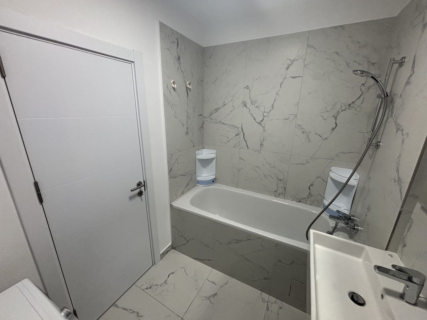 Chirie 2 Camere GranVia Lake View - Terasă cu vedere la Lac - Poză 14