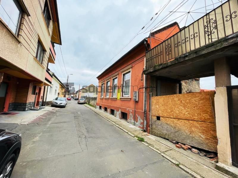 Casa situata ultracentral cu proiect autorizat - Poză 3