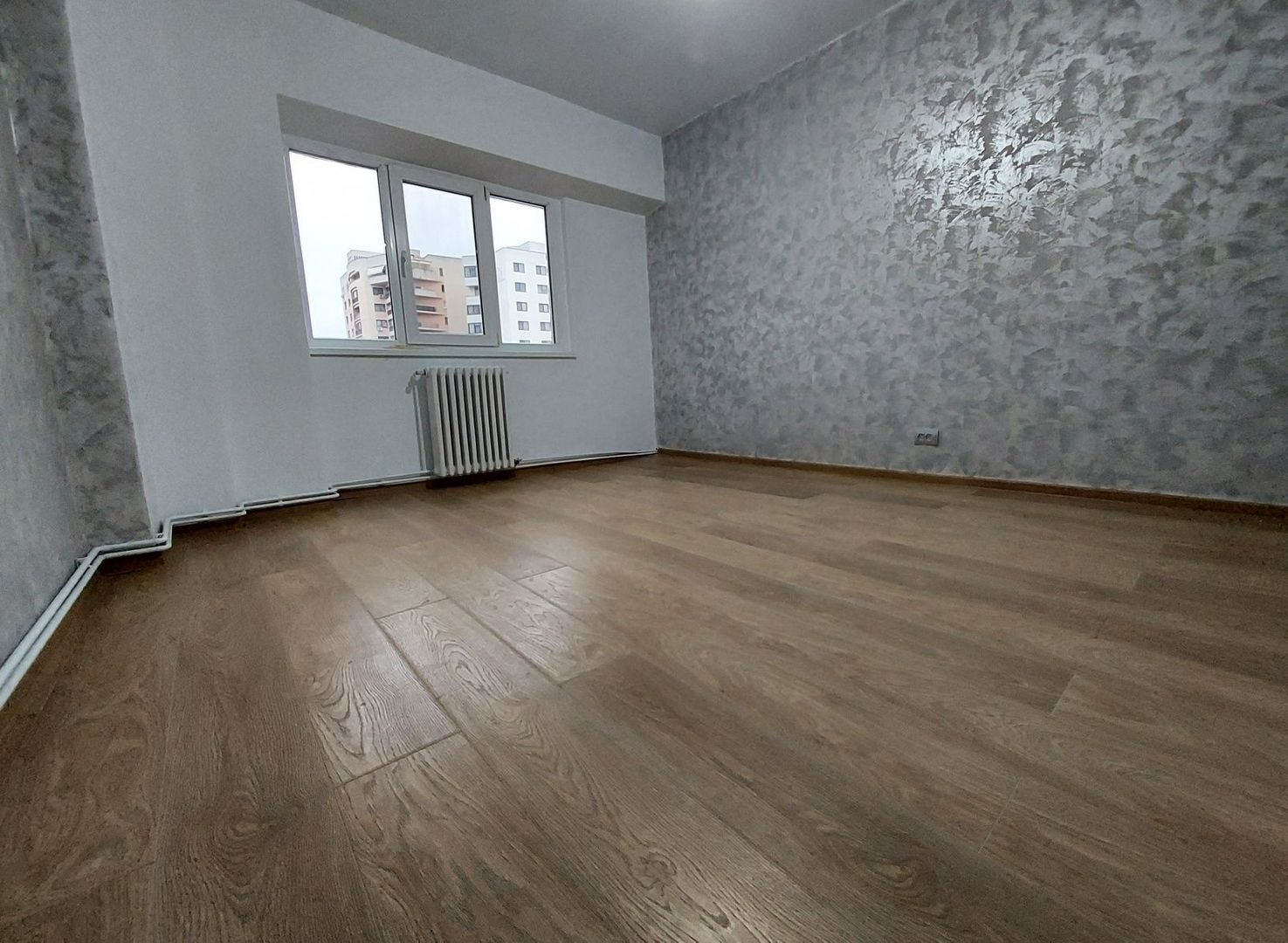 Apartament 3 camere decomandat 84 mp Pacurari 148000 euro - Poză 4