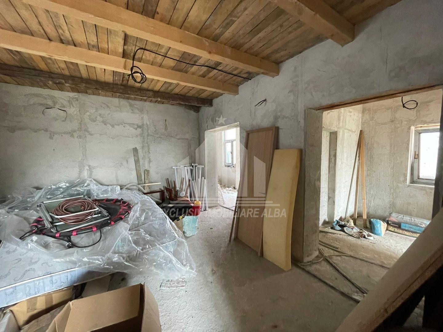 Casa individuala de vanzare, Lipoveni - Centru - Poză 2