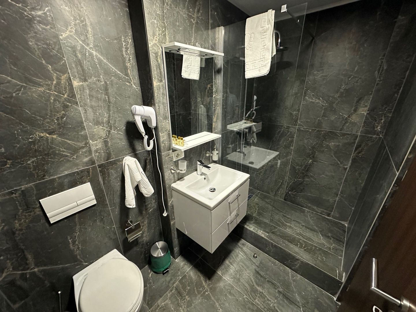 Clădire de închiriat pentru birouri  / clinica - Poză 14