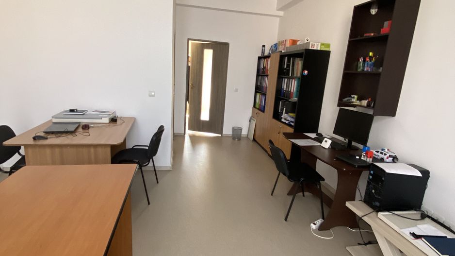 Spatiu birou - Poză 17