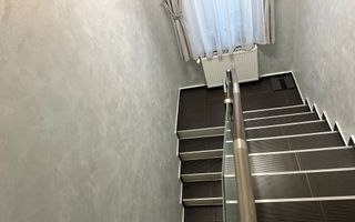 Casă premium cu panouri solare, stație EV, anexă locuibilă și grădină - Poză 18