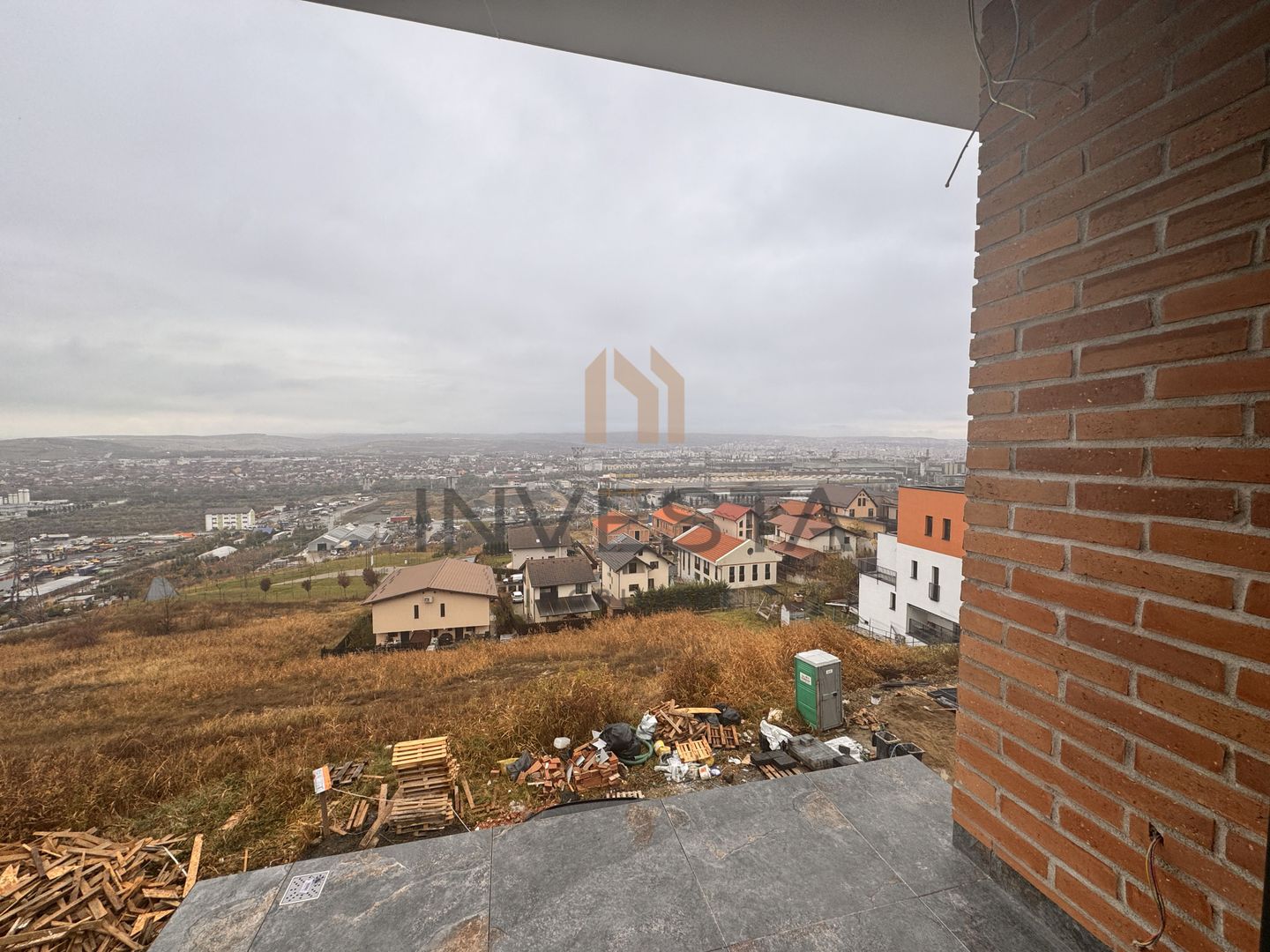 Duplex cu rooftop panoramic, garaj și curte proprie – cartier Voronet - Poză 14