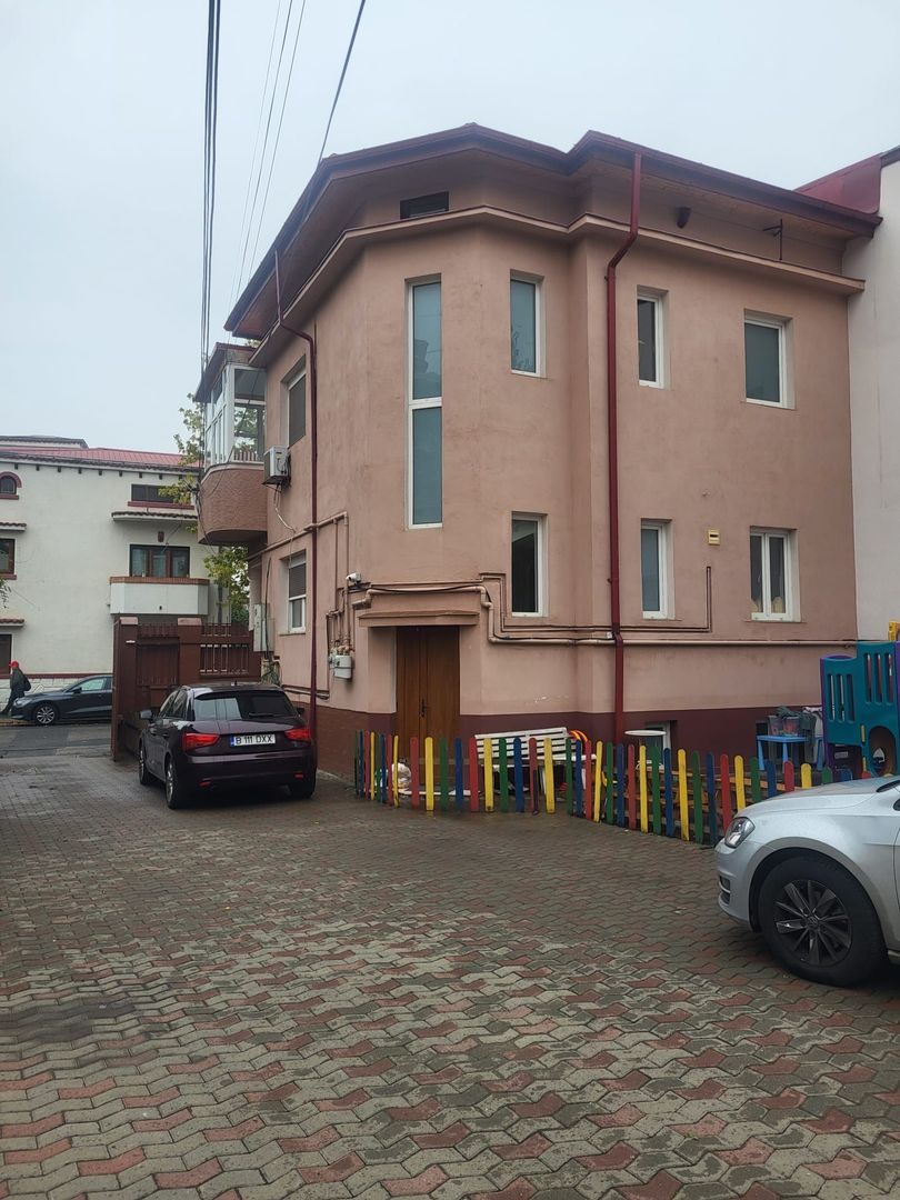 Casa care functioneza ca si gradinita in moment, zona centrala, Matei Voievod - Poză 4