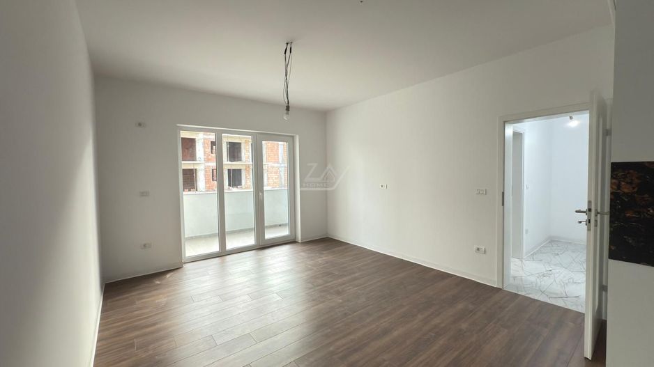 Bloc finalizat. Balcon mare. Loc de parcare. - Poză 3