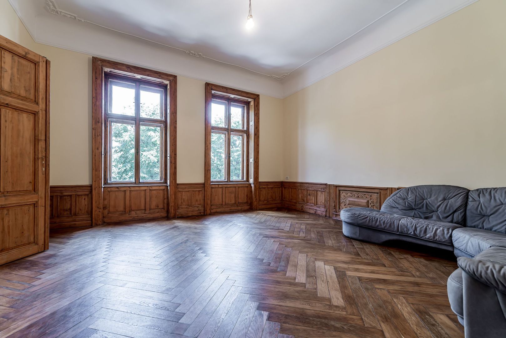Apartament istoric pe Bulevardul Revoluției - Poză 2