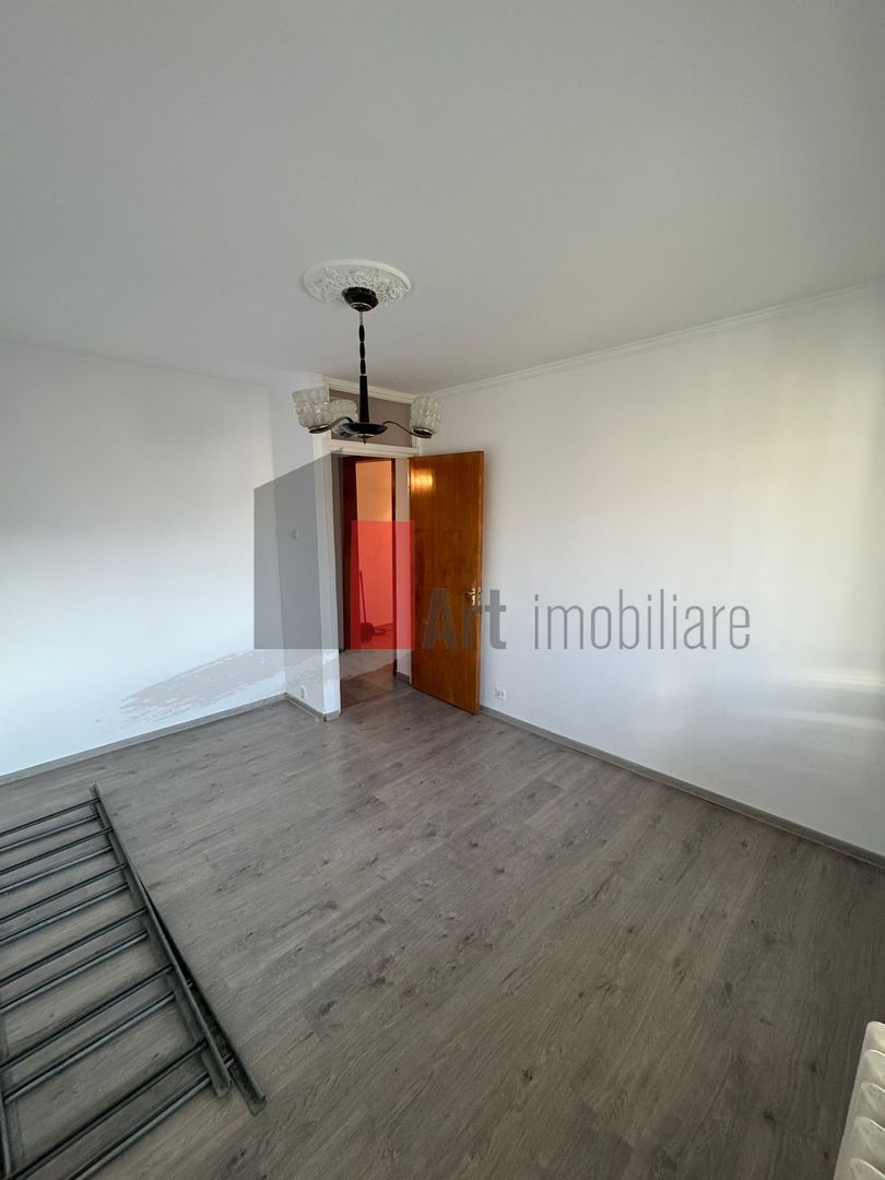 De vânzare – Apartament 3 camere, Sector 4 - Poză 1