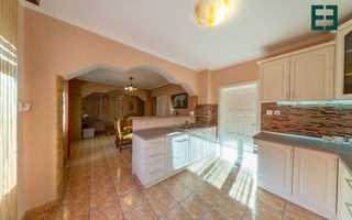 Casă spațioasă în orașul Pâncota județul Arad - Poză 11