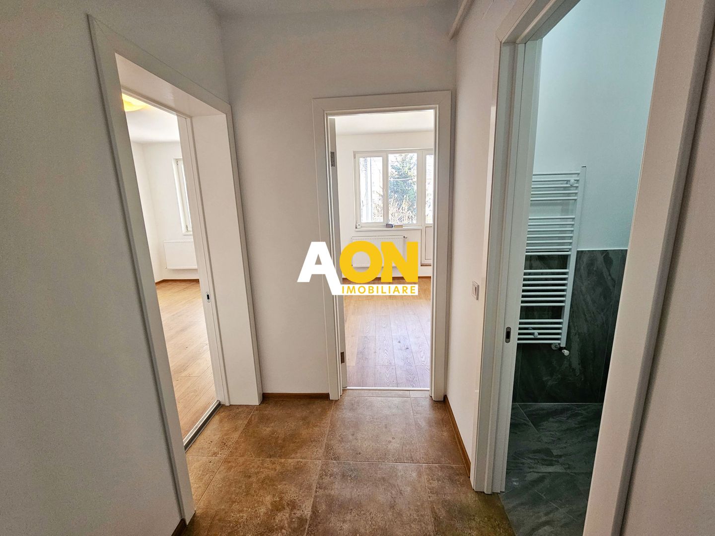 Apartament cu o camera, 40 mp utili + balcon 10 mp, etaj 1, Cetate - Poză 2