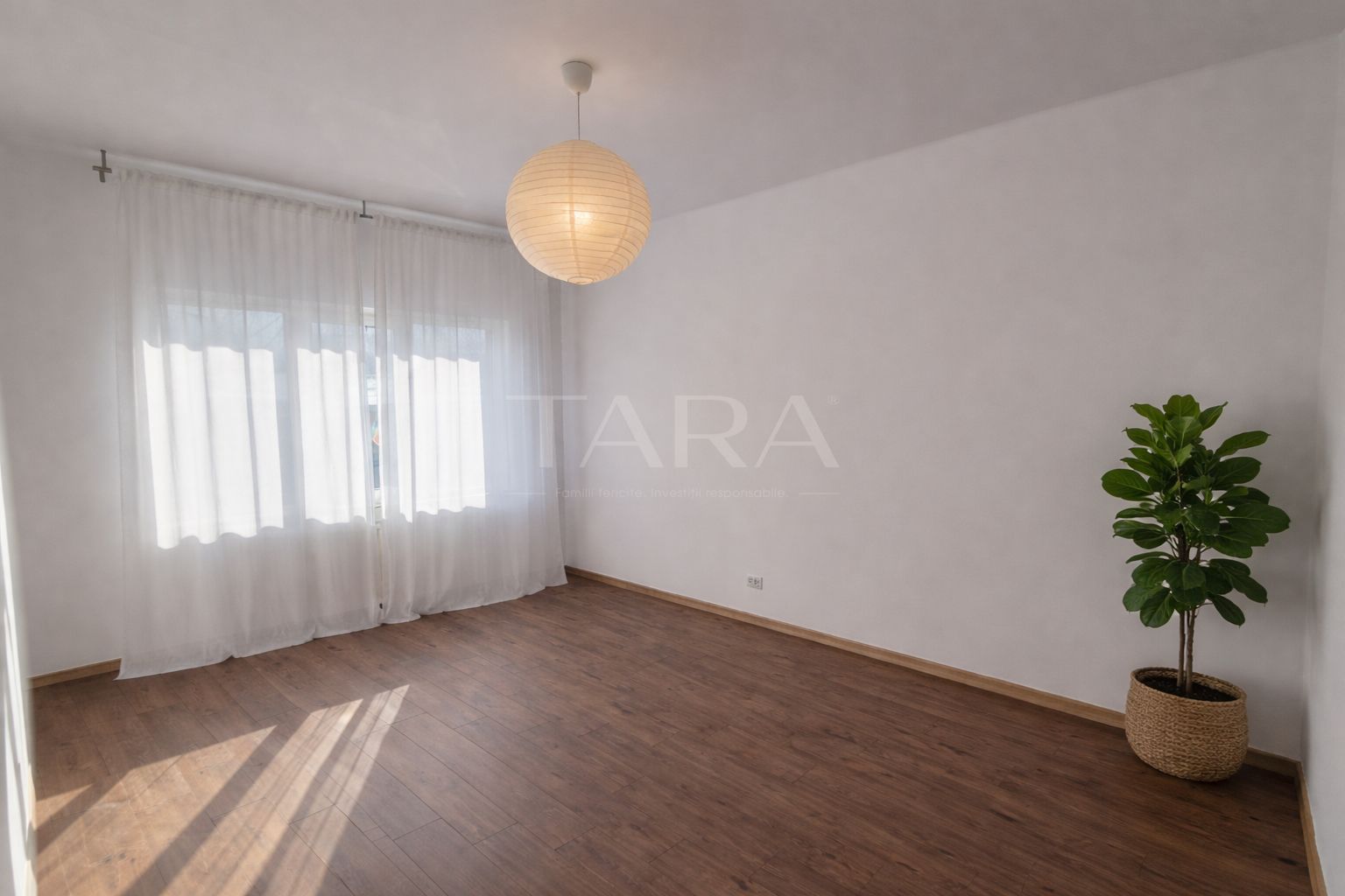 Apartament 3 camere,  zona Centrală - Poză 2