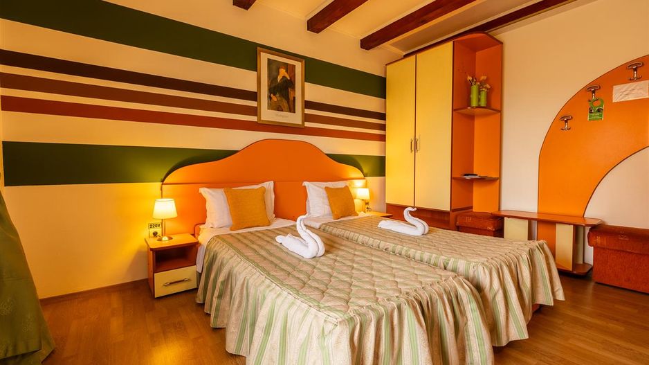 Pensiune cocheta, la poalele emblematicei Cetati Rasnov, Brasov - Poză 12