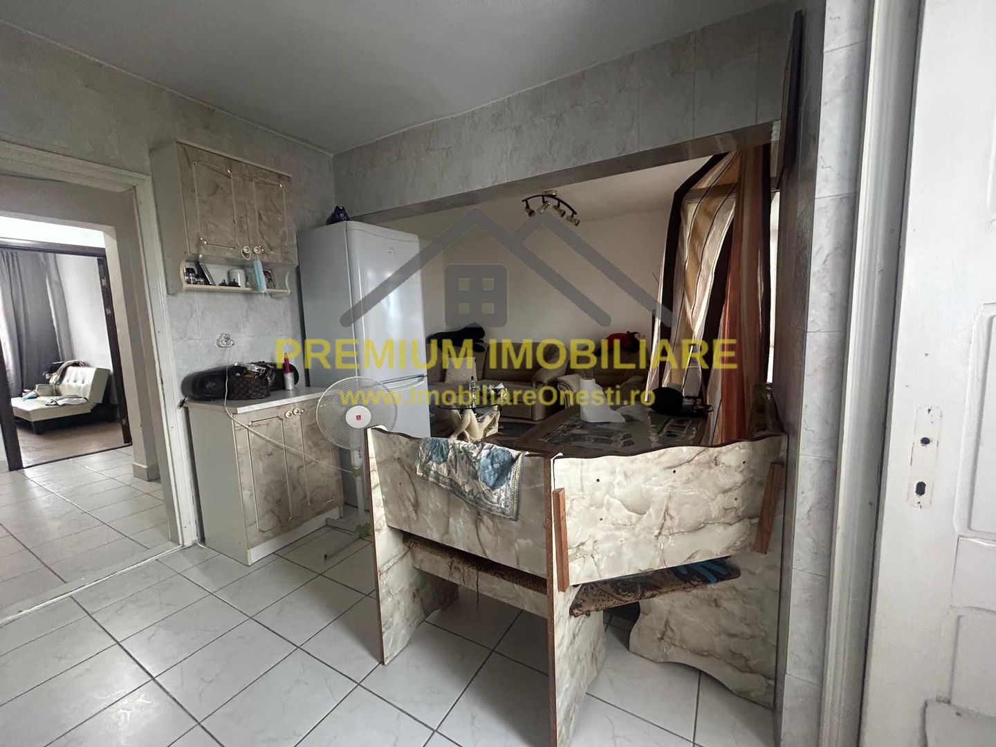 De vanzare Apartament 3 camere zona de jos - Poză 3