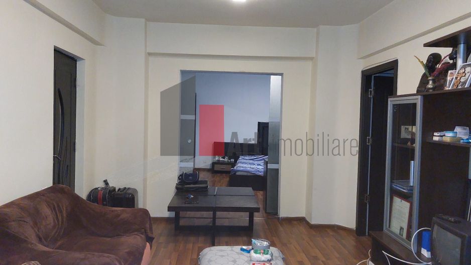Apartamentul "SUPERMETO", pozitie foarte buna, amenajat - Poză 1
