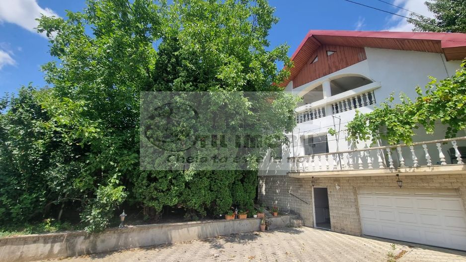 Casă pe trei niveluri, 264 mp utili + Foisor ,teren 2400 mp. - Poză 1