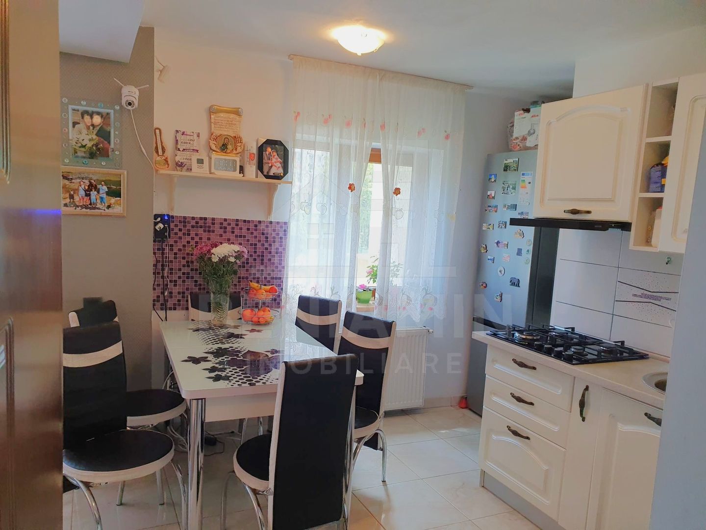 Apartament 4 camere etaj 1 Cartier Noua 99mp doua parcari - Poză 4