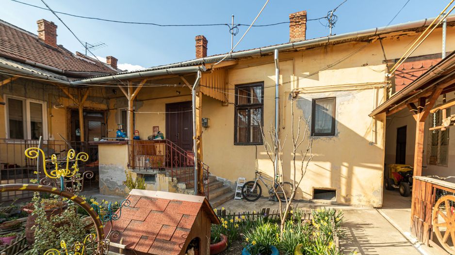 Apartament la casă cu 3 camere zona Pârneava - Poză 11