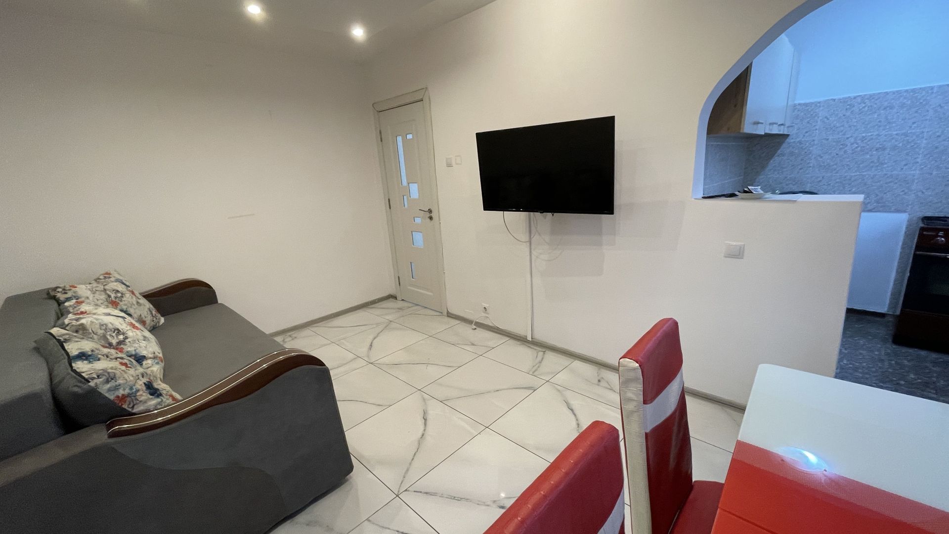 Apartament cu doua camere in zona Gh.Lazar - Poză 3