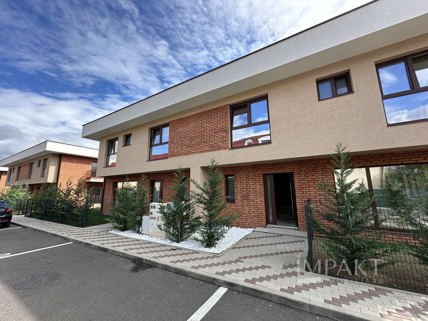 Casa cuplata in Floresti, zona str. Eroilor! - Poză 2