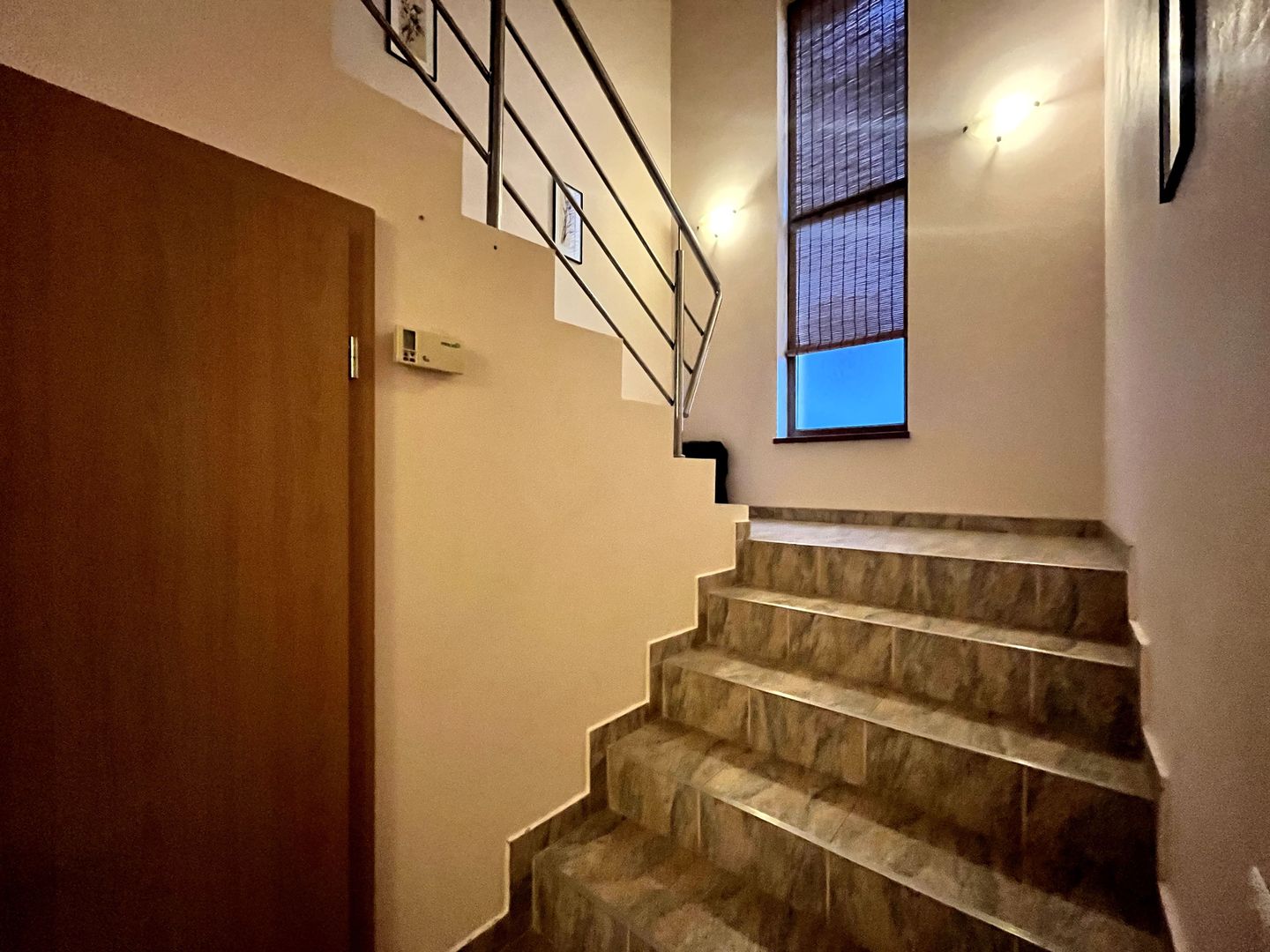 Casă spațioasă, confort ridicat, garaj și teren generos, zona Aradului - Poză 16