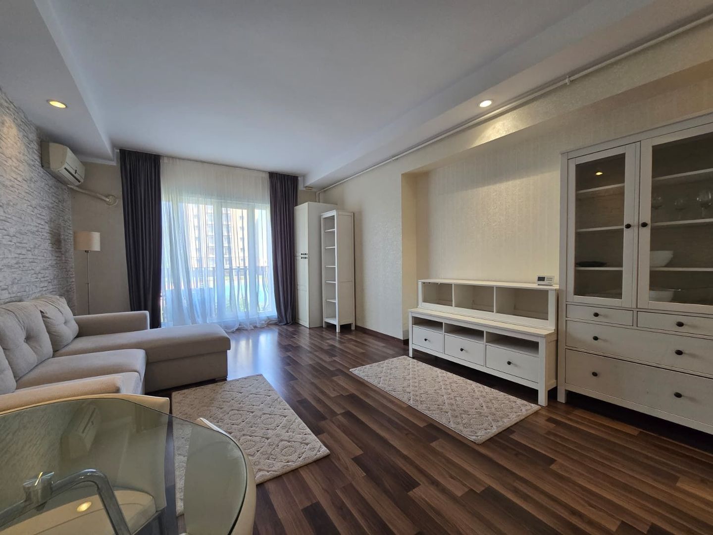 COSMOPOLIS - Apartament cu 2 camere, mobilat si utilat. - Poză 2