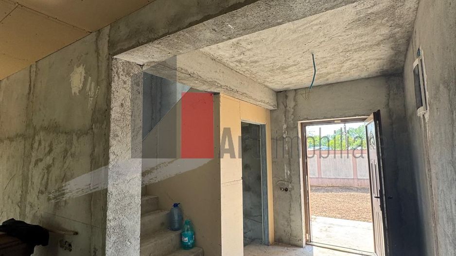 Casa la rosu in Peris - Poză 6