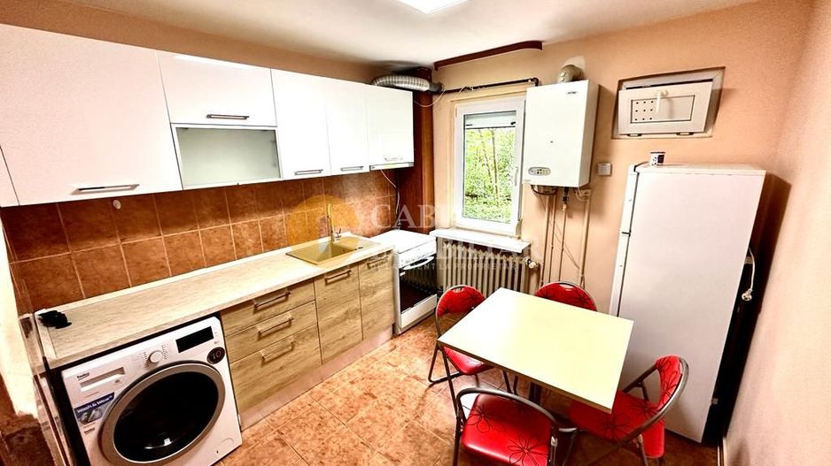 Apartament cu 2 Camere Semidecomandat - Mobilat si Utilat - Zona Podu Ros - Poză 3