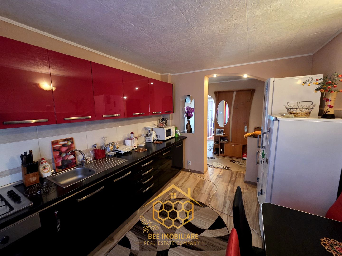 Apartament cu 3 camere in zona centrala - Filiasi - Poză 1