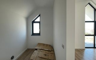 Duplex cu arhitectura deosebita - Mosnita Noua - Poză 7