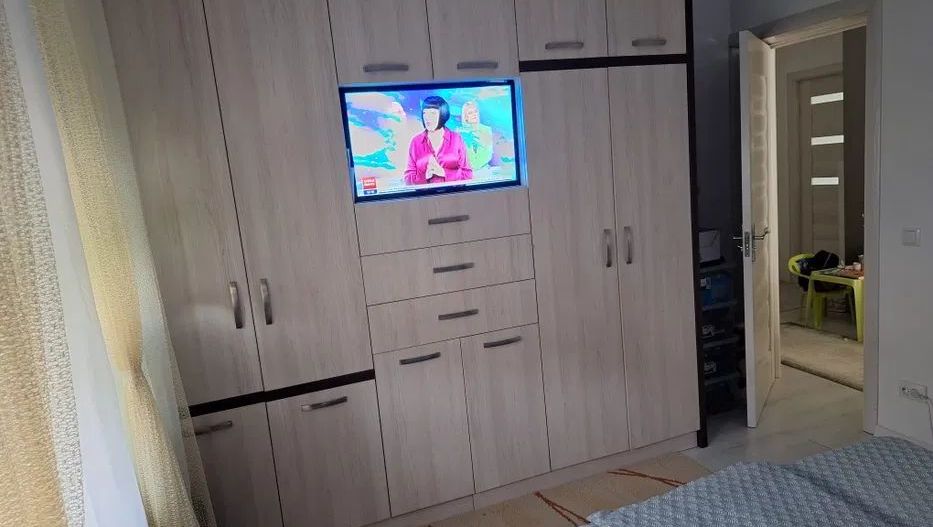 Apartament 3 camere Dec 60 mp mobilat cu gradina Bucium 100000 euro - Poză 3