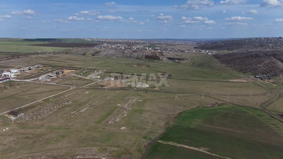 Casă cu teren de 18.8 Ari com. Tohatin ( Buneț) - Poză 5