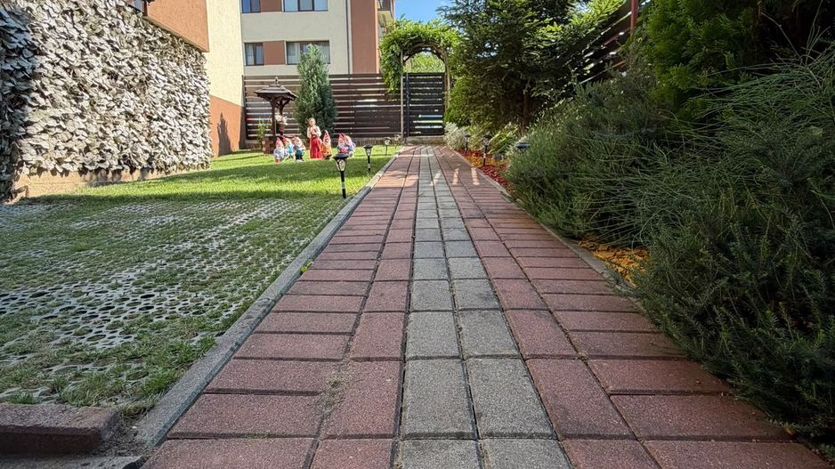 Apartament 3 camere, curte, boxa, parcare, Sub Cetate - Poză 9