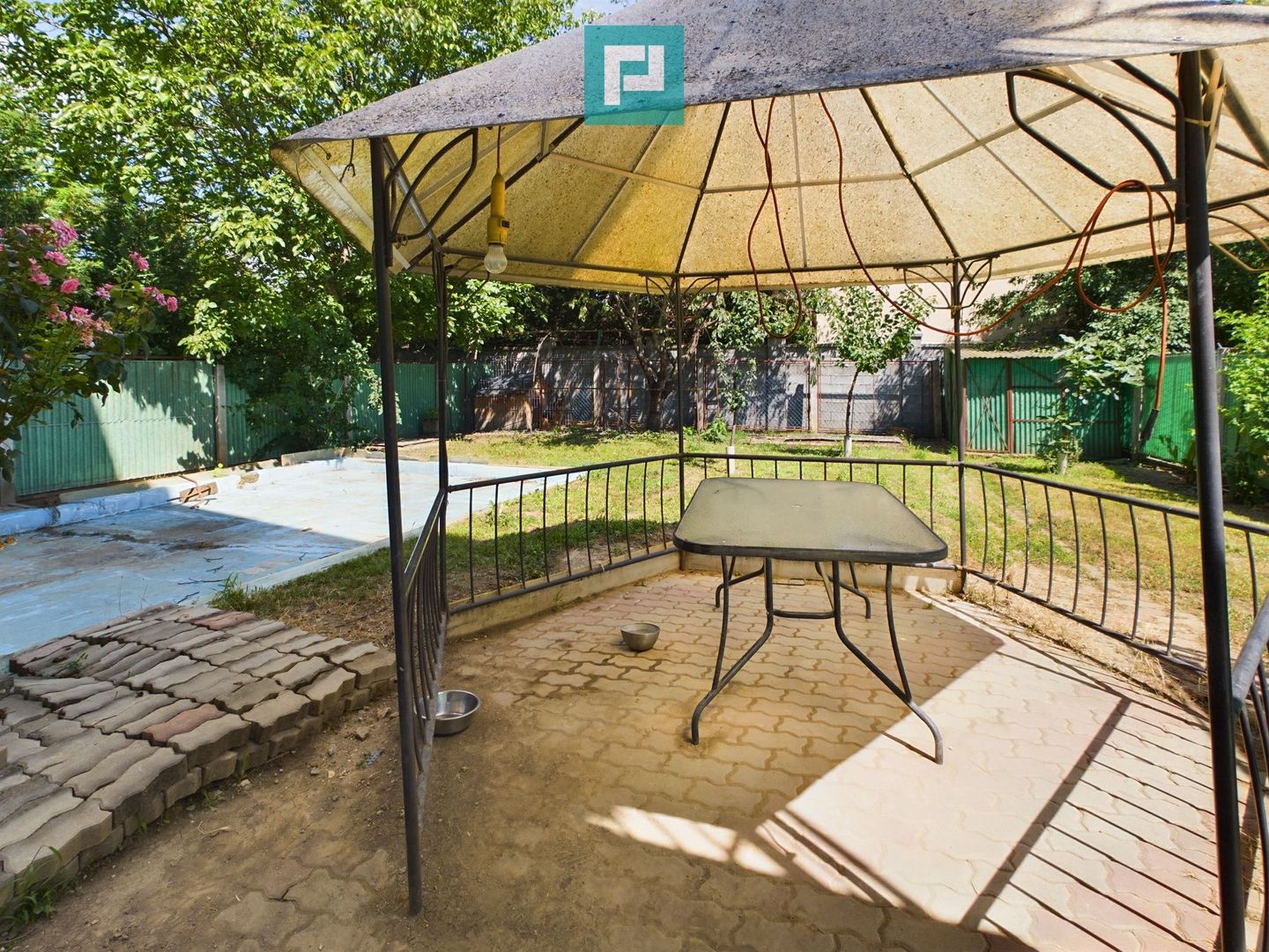 Vilă cu 3 apartamente în zona Parneava - Poză 30