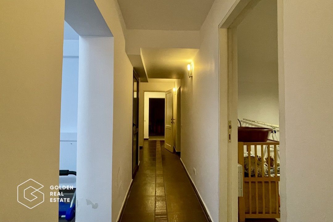 Apartament cu 5 camere și demisol mare, 2 bai, intrare separată - Poză 26