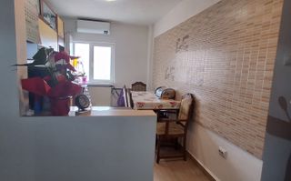 Apartament cu 3 camere de vânzare in Cetate - Poză 5