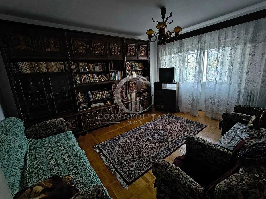 Apartament cu 3 camere ~ zona Pod/Rm. Sarat ~ etaj 2din4 - Poză 6