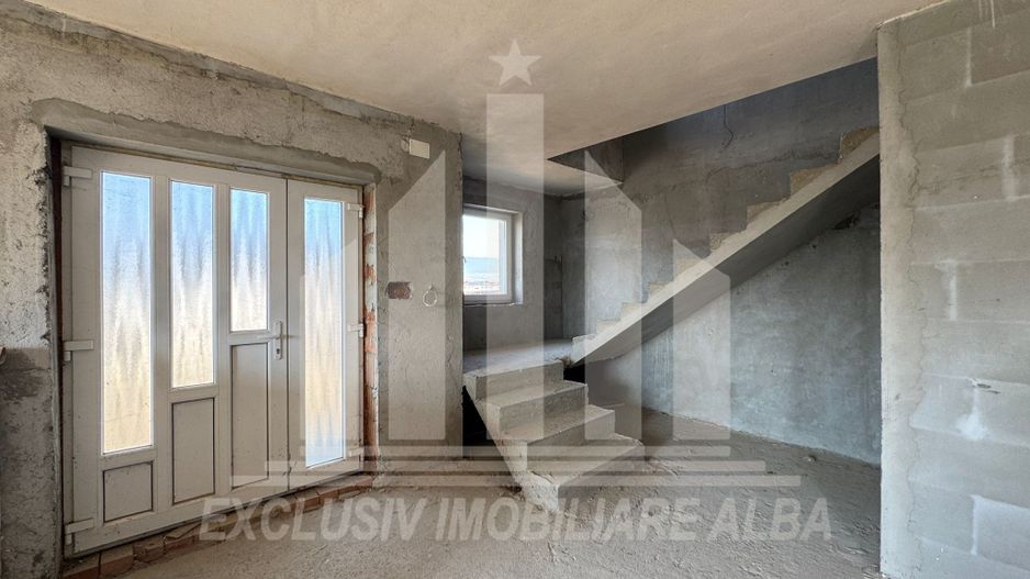Casa individuala | Semifinisata | 230 mp | 480 mp teren | Partos - Poză 2