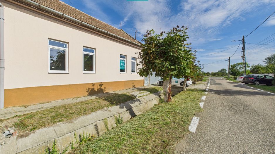 Casă spatioasă și solidă în Pecica - Poză 3