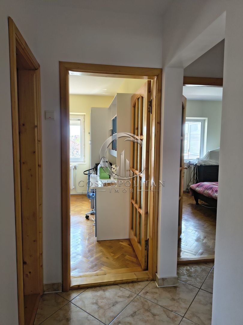 Apartament cu 3 camere Zona centrala Str. Bucegi Liceul de Arte etaj 3 , 2 balc - Poză 3