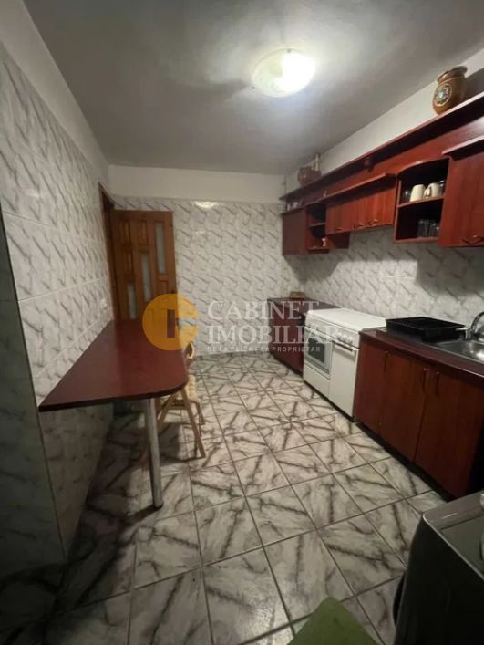 Pacurari-OMV Etaj Intermediar Apartament 2 camere decomandat 61mp - Poză 4