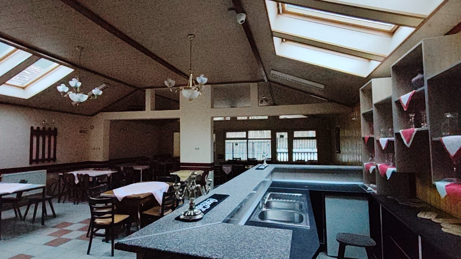 OPORTUNITATE AFACERE ! BAR + RESTAURANT + APARTAMENT 4 CAMERE, NEGRENI - Poză 5