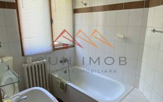 Vila de vanzare, teren 3100 mp, 7 camere, 6 grupuri sanitare, 3 CT, an 1997 - Poză 46