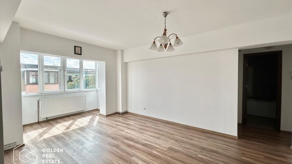 Apartament 3 camere, decomandat, zona Micalaca - Poză 2