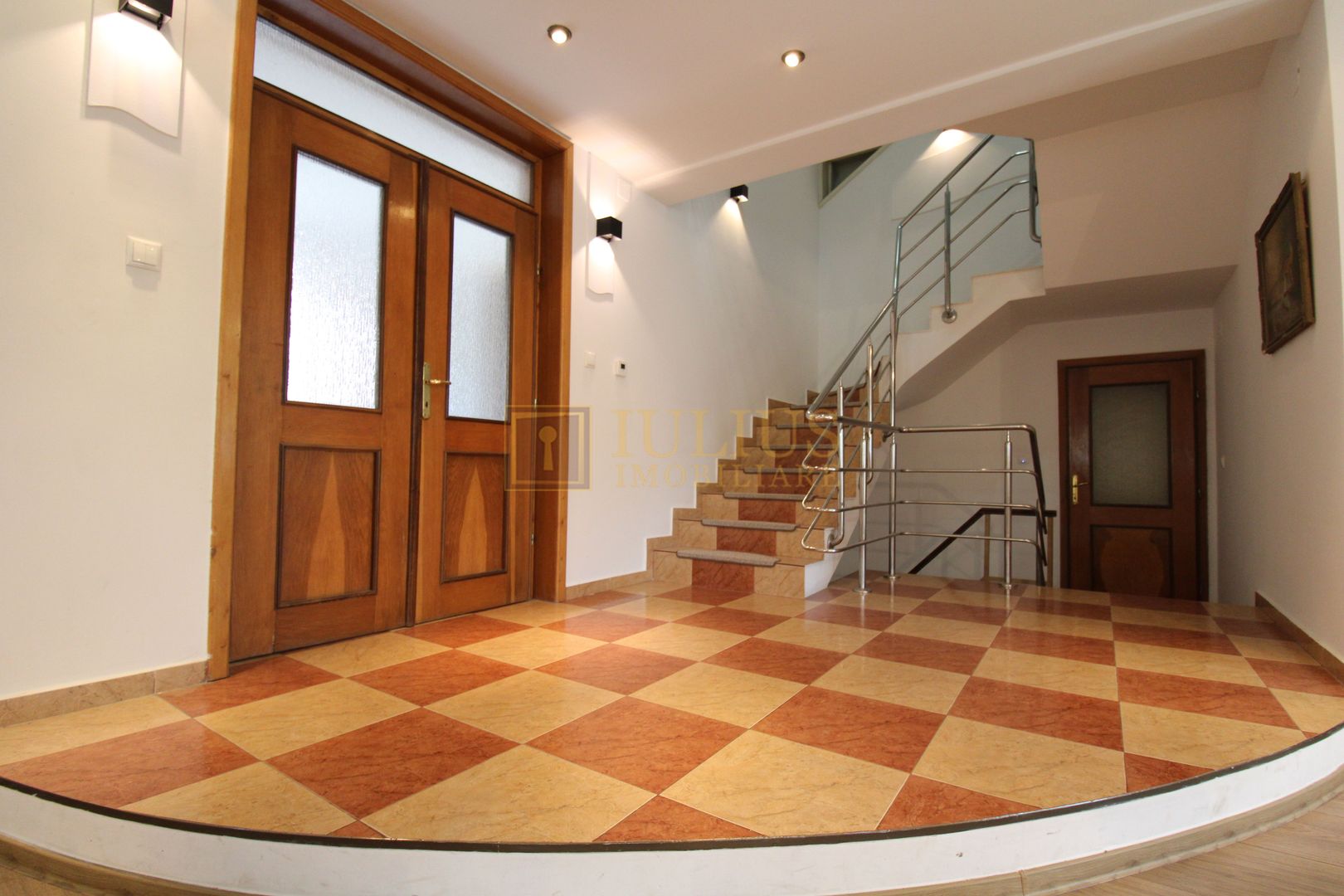 Casa in Blascovici, 5 camere + 3 bai, centrala proprie - Poză 8