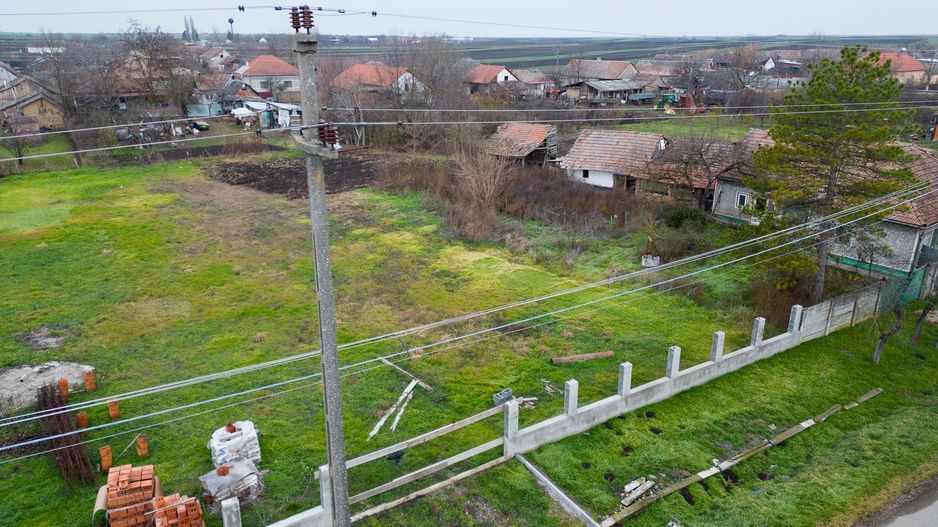 Teren intravilan cu fundatie inceputa si materiale - Poză 3