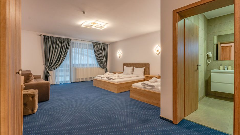 Pensiune Râșnov, 13 camere plus locuință proprietar, zonă Cetate - Poză 39