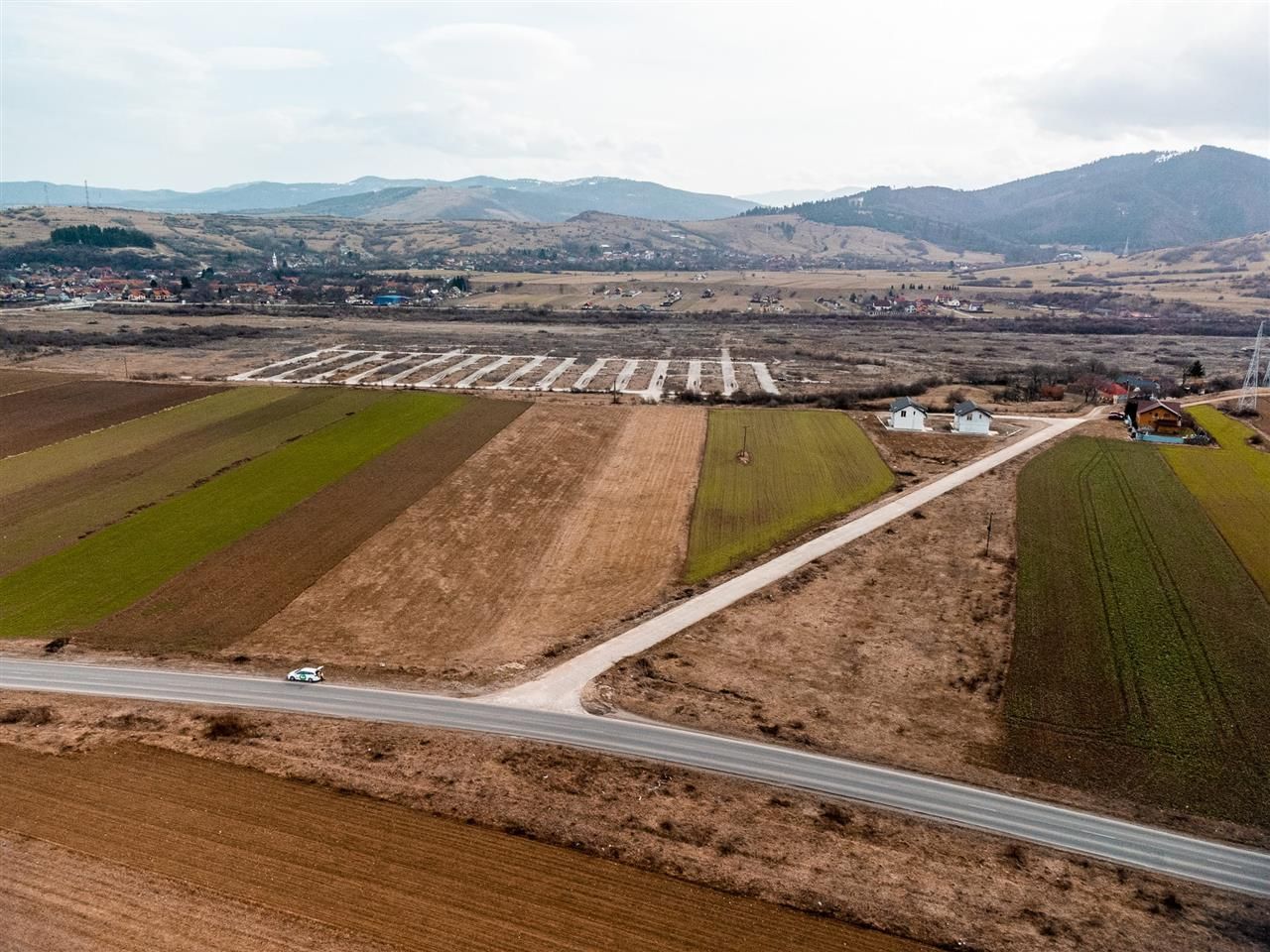 Film Prezentare! 5.500 mp, intravilan, ideal constructii case, Tarlungeni,Brasov - Poză 2